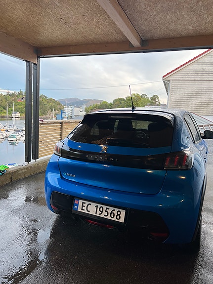 Peugeot 208 4 of 17