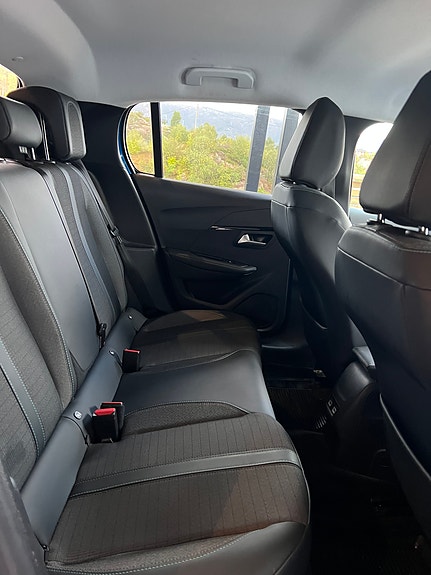 Peugeot 208 13 of 17