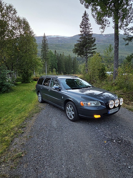 Volvo V70 2 of 3