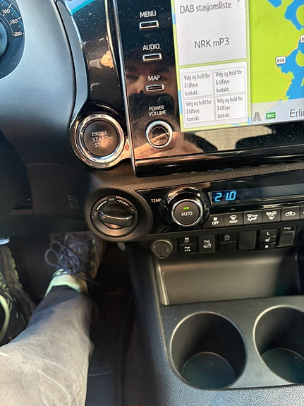 Toyota HiLux 14 of 18