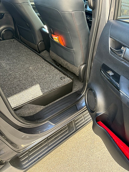 Toyota HiLux 8 of 18
