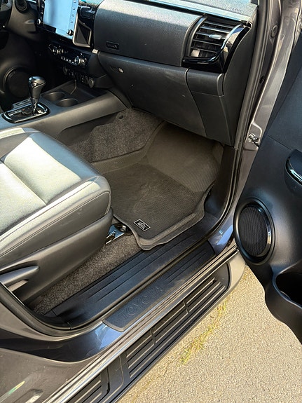 Toyota HiLux 9 of 18