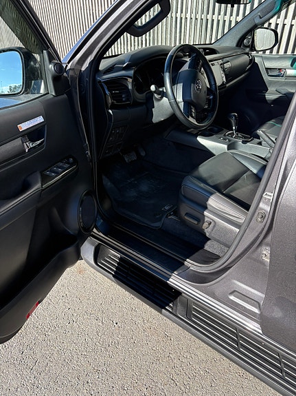 Toyota HiLux 10 of 18
