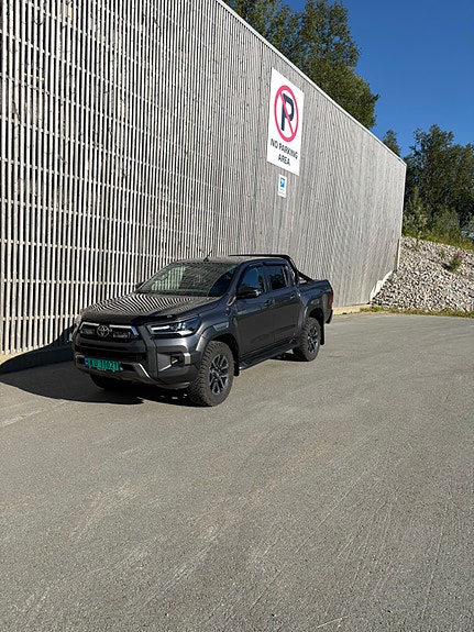 Toyota HiLux 4 of 18