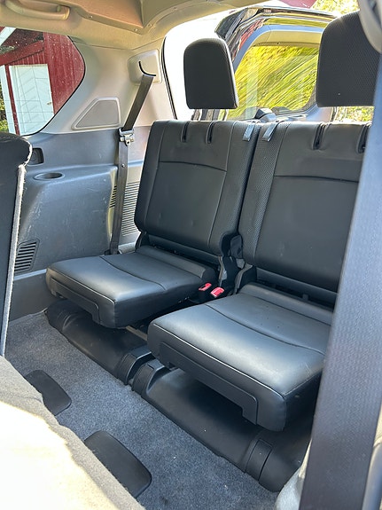 Toyota Land Cruiser 9 of 12