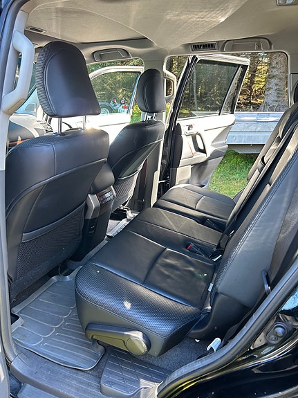 Toyota Land Cruiser 12 of 12
