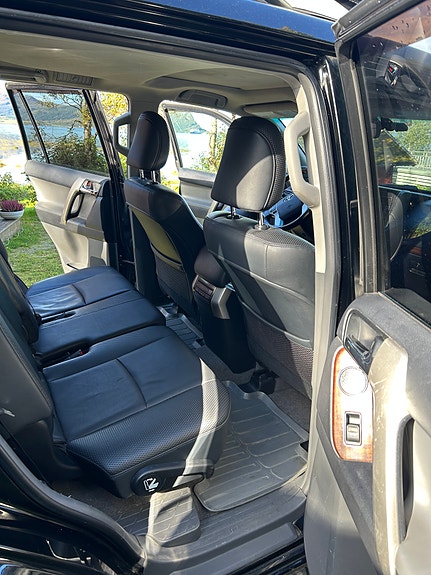 Toyota Land Cruiser 10 of 12