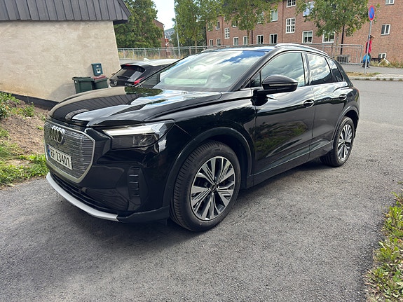 Audi Q4 e-tron 6 of 11