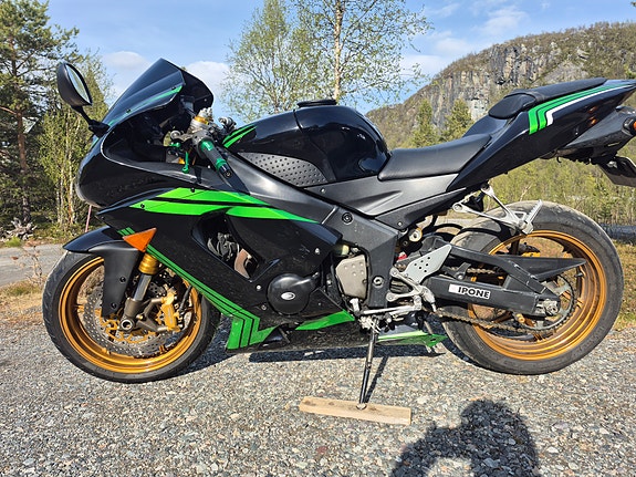 Kawasaki Ninja ZX-636R 2 of 11