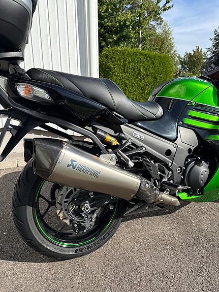 Kawasaki ZZR 1400 4 of 9