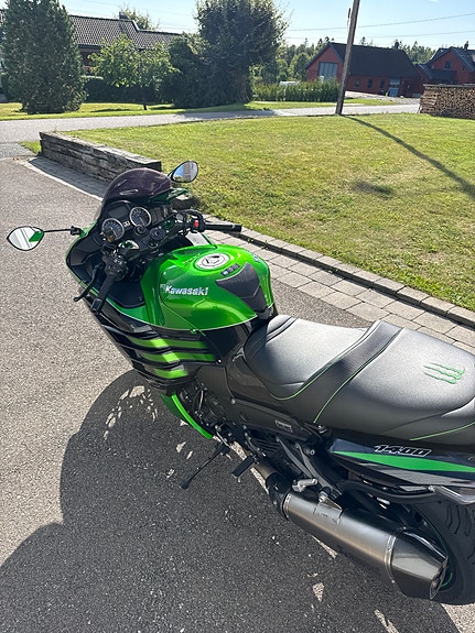 Kawasaki ZZR 1400 3 of 9