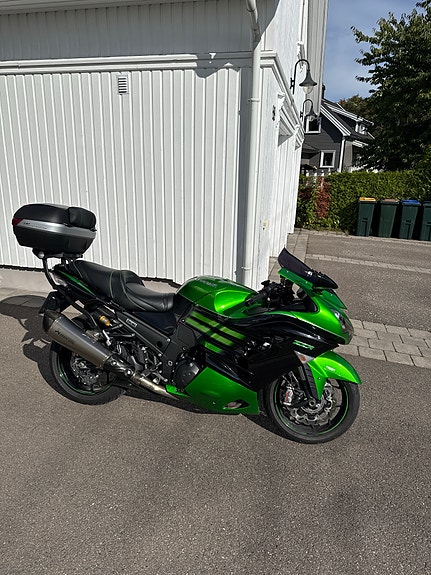 Kawasaki ZZR 1400 2 of 9