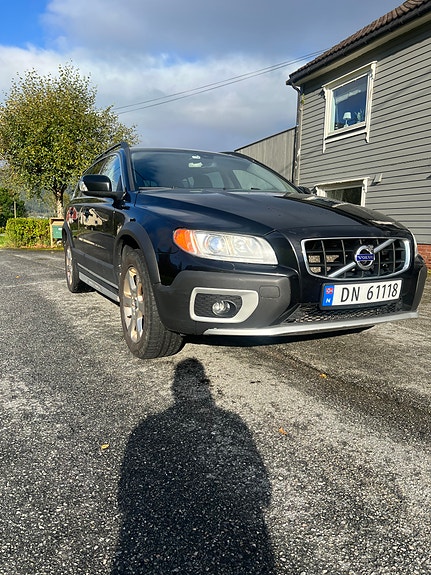Volvo XC70 2 of 16