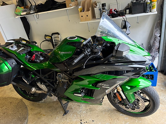 Kawasaki Ninja H2 SX 12 of 19