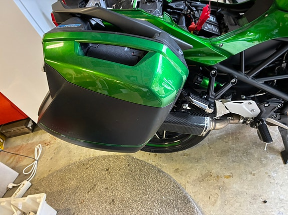 Kawasaki Ninja H2 SX 7 of 19