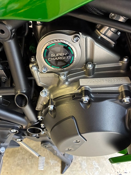 Kawasaki Ninja H2 SX 5 of 19