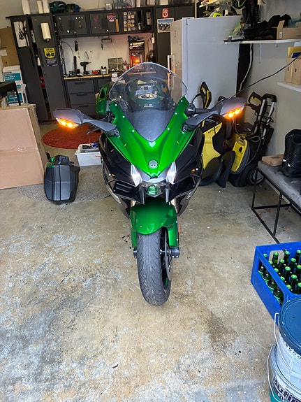 Kawasaki Ninja H2 SX 13 of 19