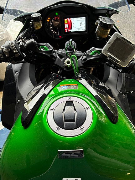 Kawasaki Ninja H2 SX 2 of 19