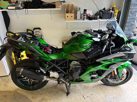 Kawasaki Ninja H2 SX 6 of 19