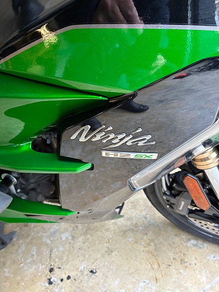 Kawasaki Ninja H2 SX 9 of 19
