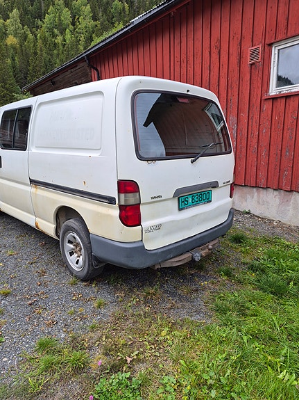 Toyota HiAce 3 of 8