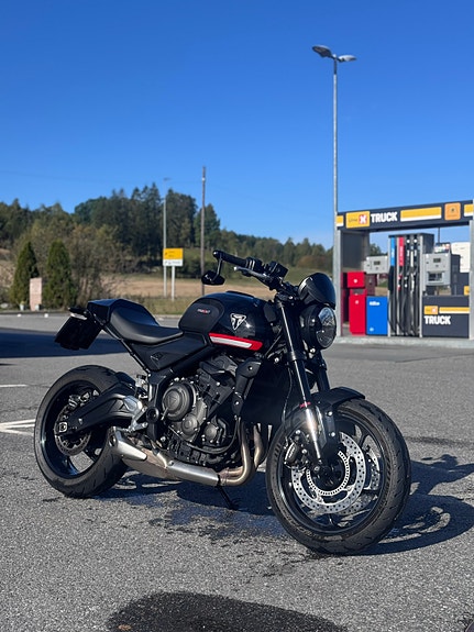 Triumph Trident 660 2 of 15