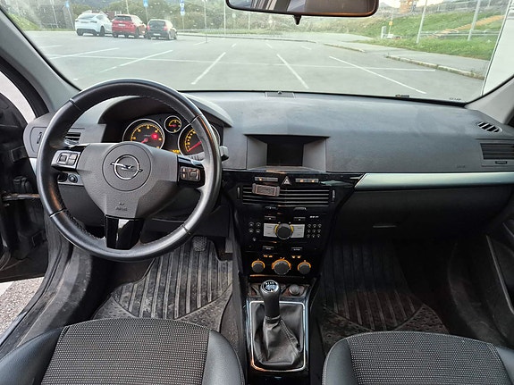 Opel Astra 4 of 6