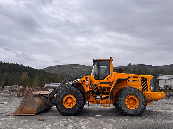 Volvo L220F 6 of 30