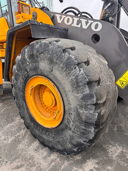 Volvo L220F 18 of 30