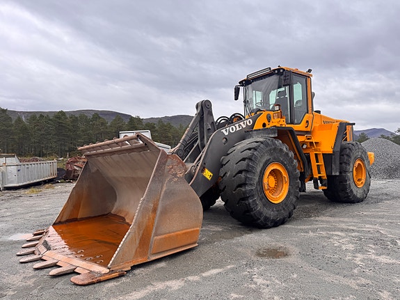 Volvo L220F 7 of 30