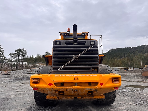 Volvo L220F 4 of 30