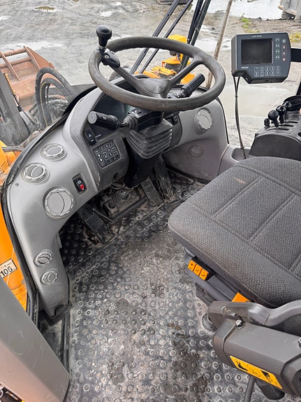 Volvo L220F 24 of 30