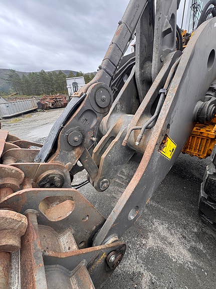 Volvo L220F 9 of 30