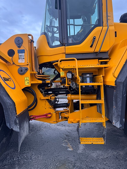 Volvo L220F 12 of 30
