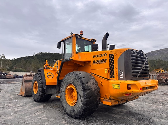 Volvo L220F 5 of 30