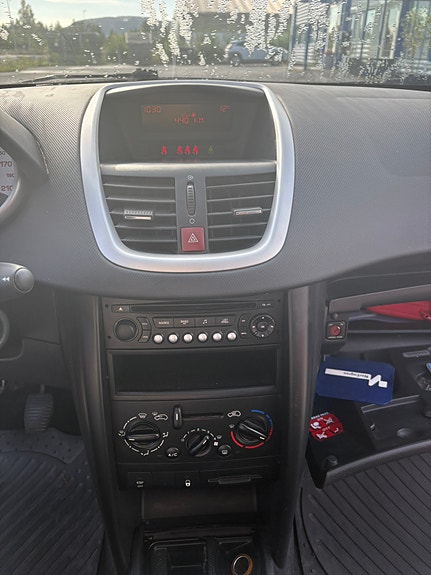 Peugeot 207 12 of 19