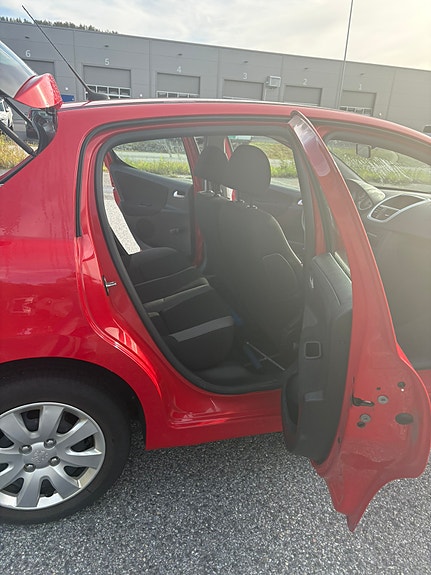 Peugeot 207 8 of 19