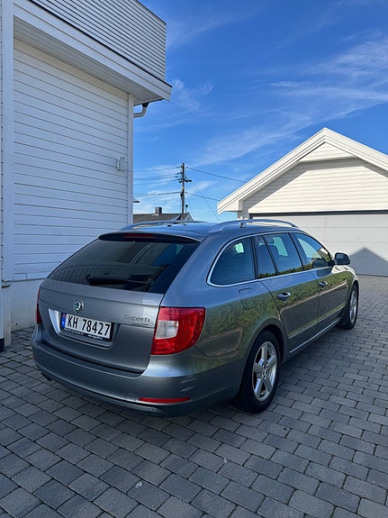 Skoda Superb 8 of 17