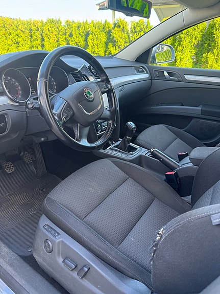 Skoda Superb 13 of 17