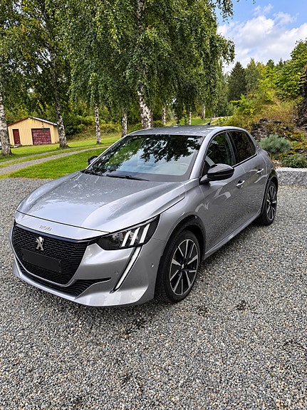 Peugeot 208 2 of 11