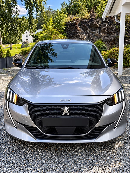 Peugeot 208 3 of 11