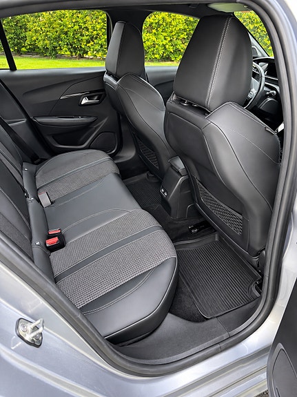 Peugeot 208 4 of 11