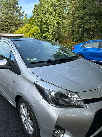 Toyota Yaris 5 of 12