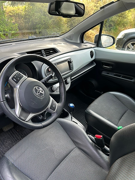Toyota Yaris 12 of 12