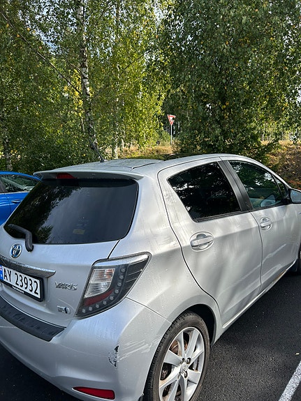 Toyota Yaris 4 of 12