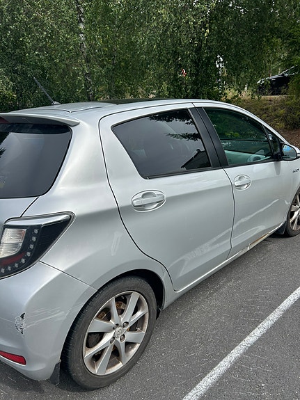 Toyota Yaris 2 of 12