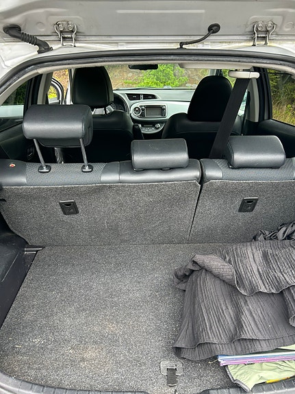 Toyota Yaris 8 of 12