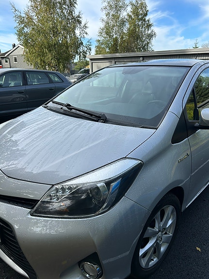 Toyota Yaris 6 of 12