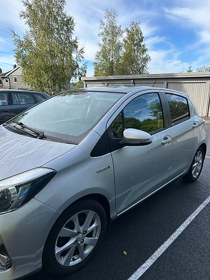 Toyota Yaris 9 of 12