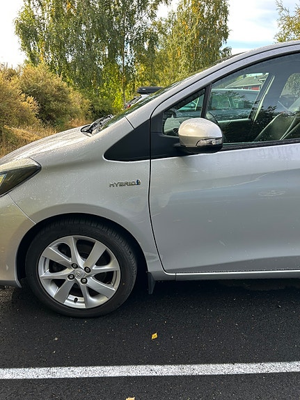 Toyota Yaris 10 of 12